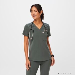 FIGS scrub top Catarina in Bonsai Sz Small